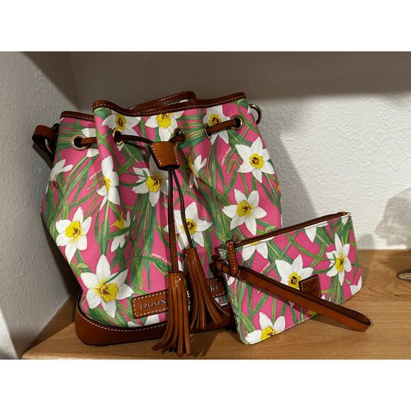 Dooney & Bourke Daffodil Drawstring Bag & Matching Wristlet EUC - Picture 1 of 10